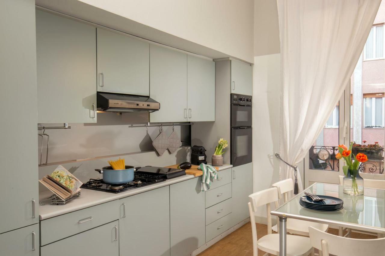 Daplace - Renzo Apartment Милано Екстериор снимка